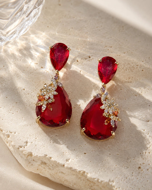 Aros Cristal Rojo Rubí con Detalle de Circones de Colores Bañado en Oro 18K