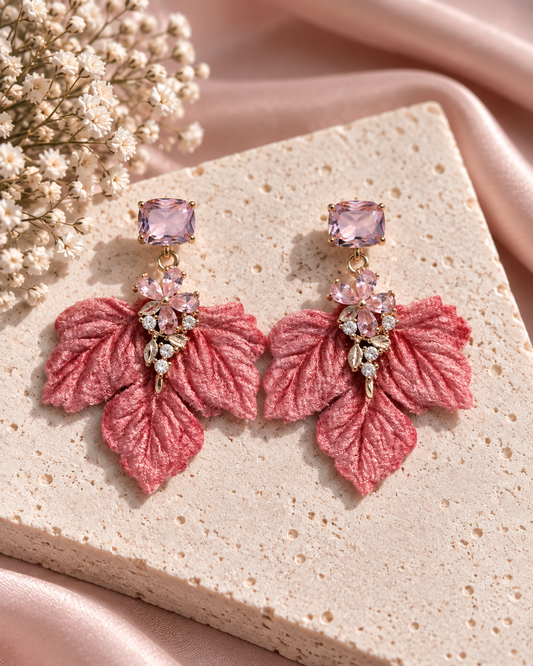 Aros hoja de terciopelo rosa con circones, grandes y livianos