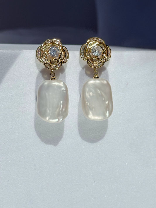 Aros de Perla Barroca - Rose Baroque