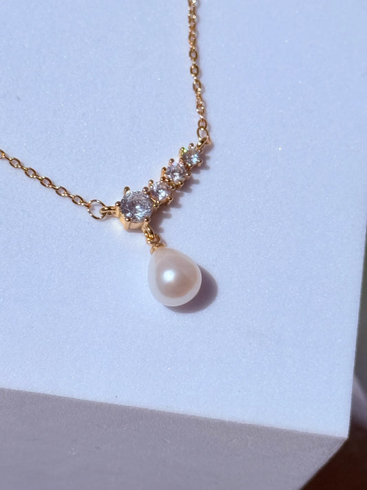 collar perla natural con circones baño oro 18k joyería elegante La Merced