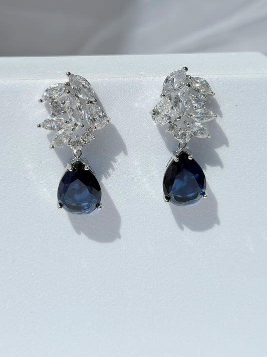 Aros de circón traslucido y gota de circón azul en plata 925 bañado en rodio