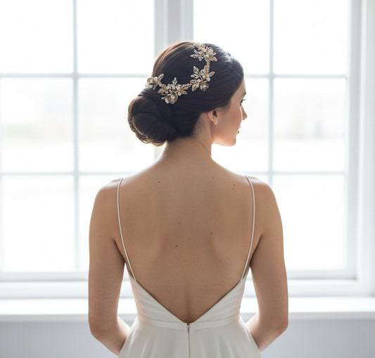 Tocado de novia flexible y multiforma, ideal para peinados recogidos y semirecogidos con perlas y cristales