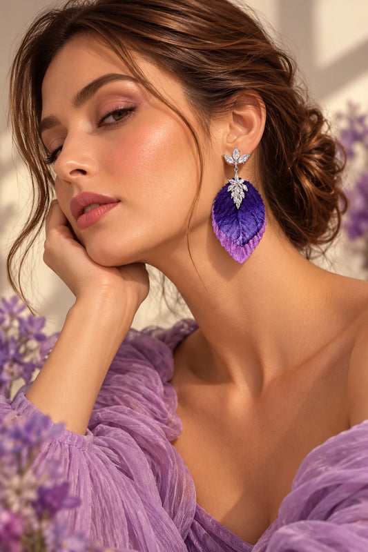 Aros hoja de terciopelo violeta con circones, grandes y livianos