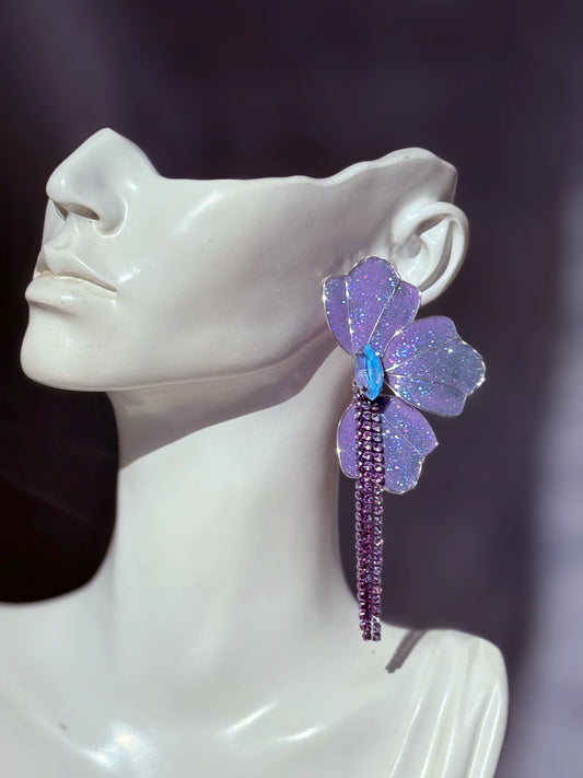 aros grandes violetas con cadenas de circones elegantes