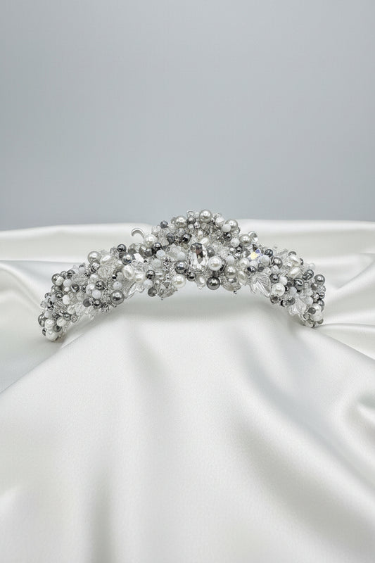 Corona o tiara de novia con cristales y perlas