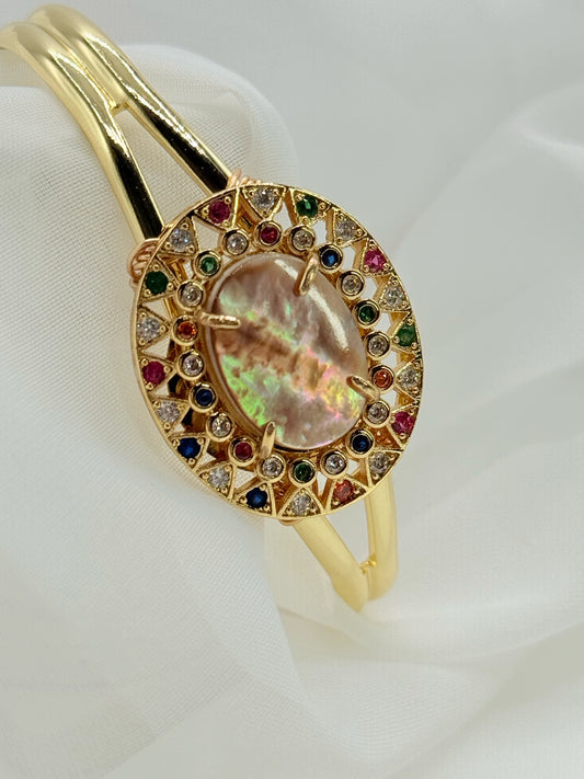 Pulsera Brazalete Tipo Esclava con Nácar y Circones Baño Oro 18K