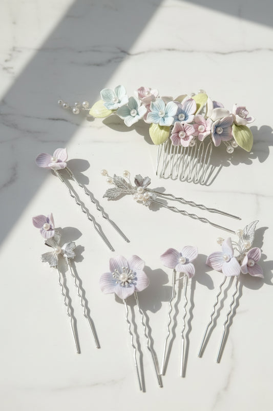 Set de peineta y 5 pins de novia en flores de porcelana color pastel