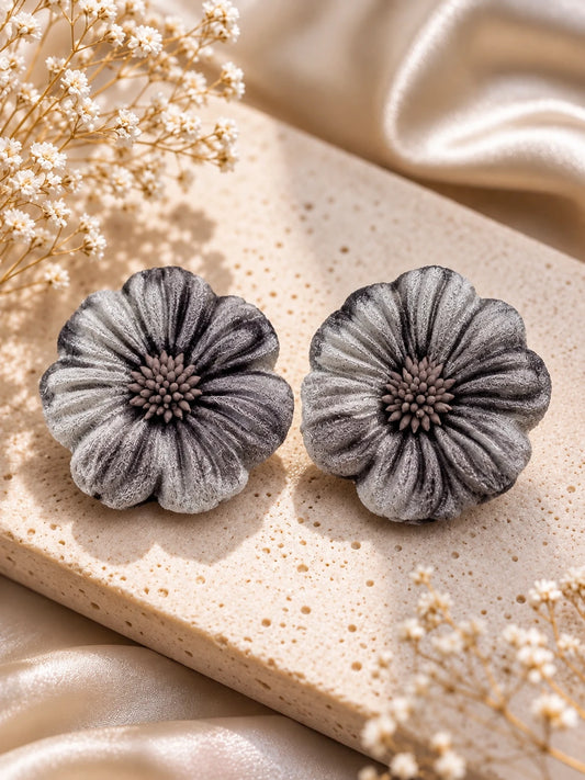 Aros maxi flor de terciopelo gris humo, grandes y livianos