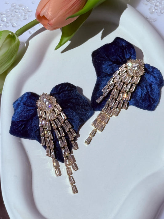 aros terciopelo azul con cascada de circones en plata rodinada Diseño exclusivo aros de autor