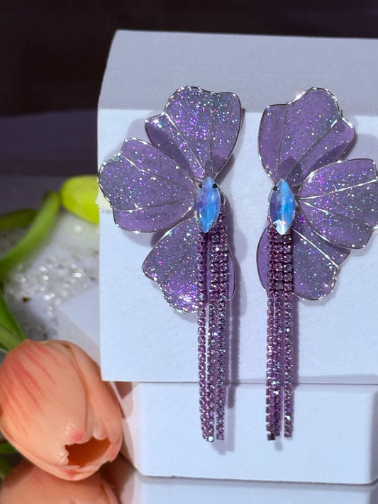 aros flor lavanda con circones colgantes largos joyas de autor