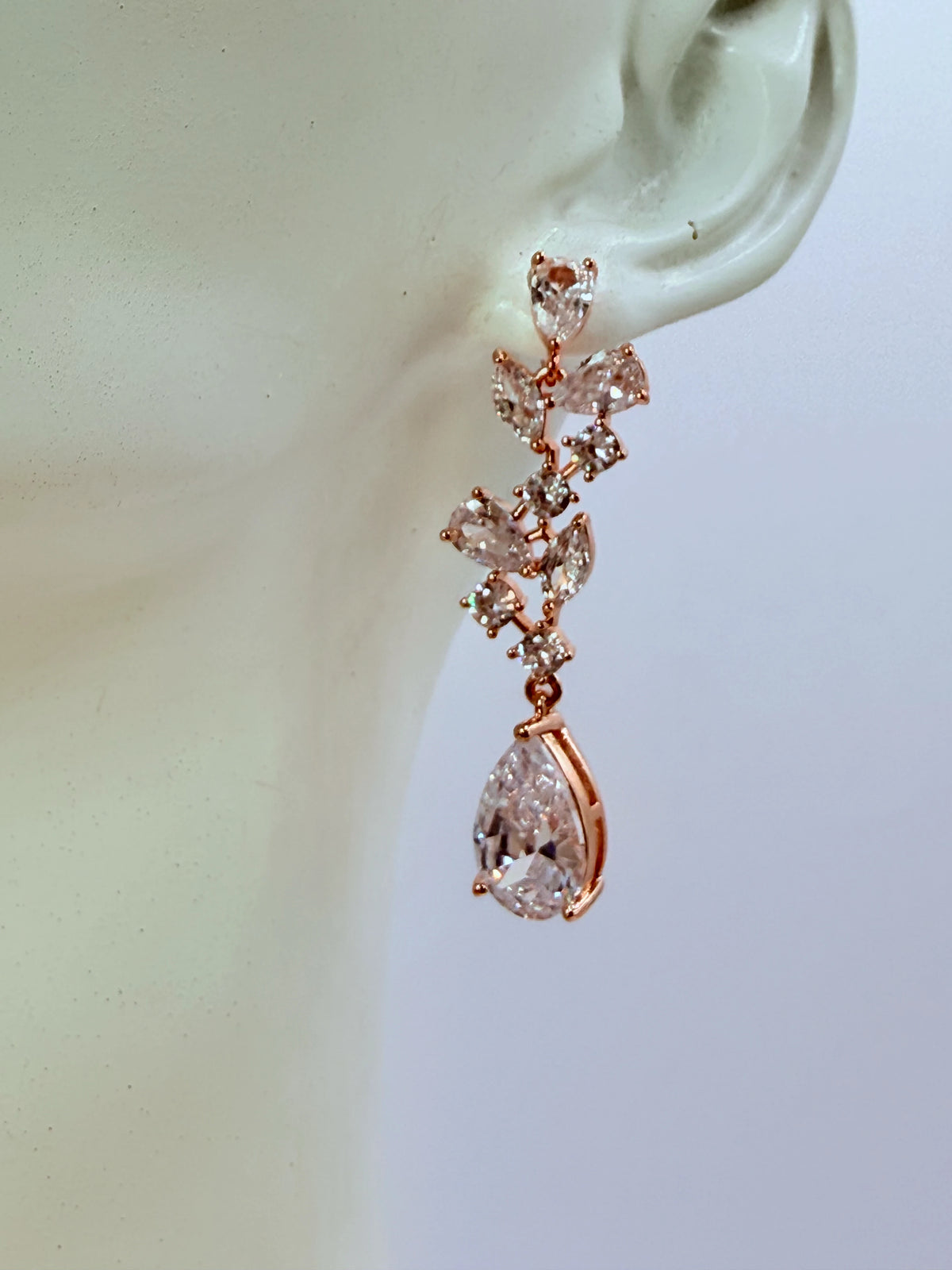 Aros hojas de circones con gota y baño de oro rosa