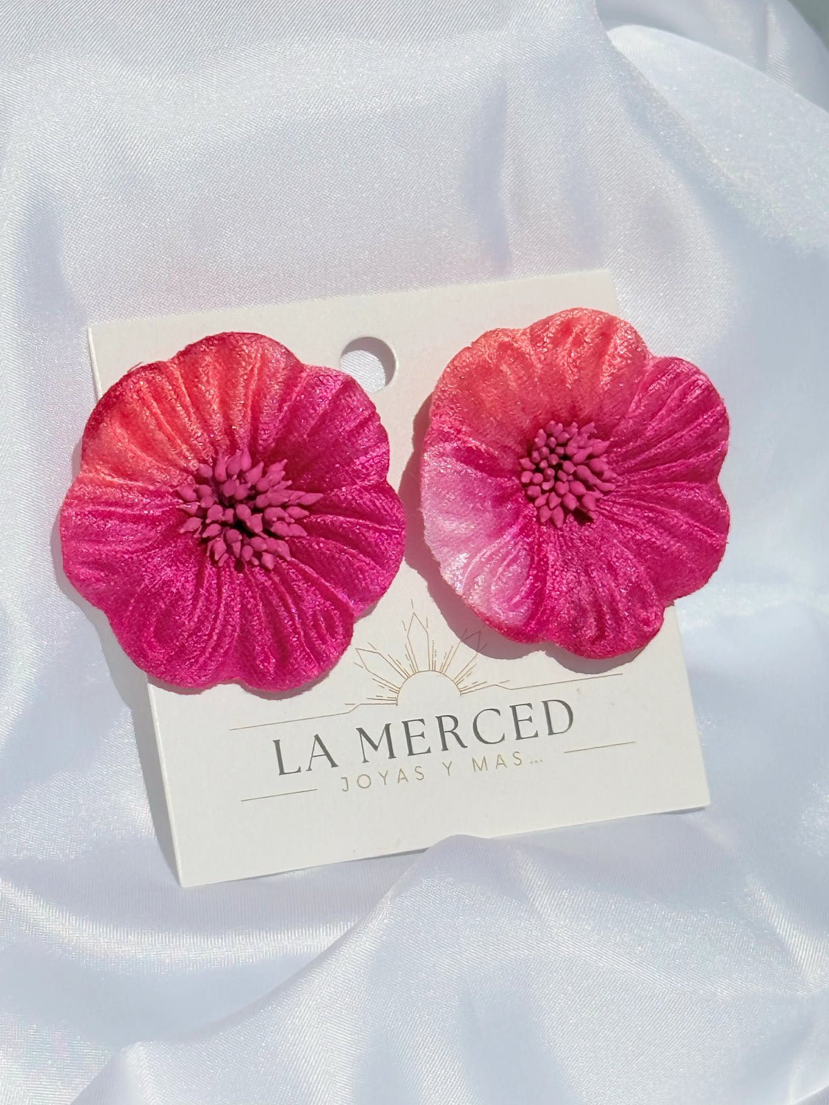 Aros Maxi Flor Terciopelo Degradé Fucsia Terciopelo pintado y trabajado a mano Muy livianos 