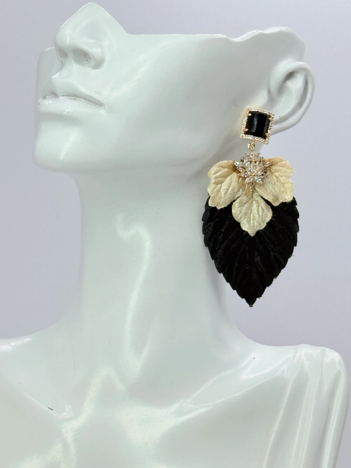 Aros doble hoja de terciopelo negro y dorado, grandes y livianos