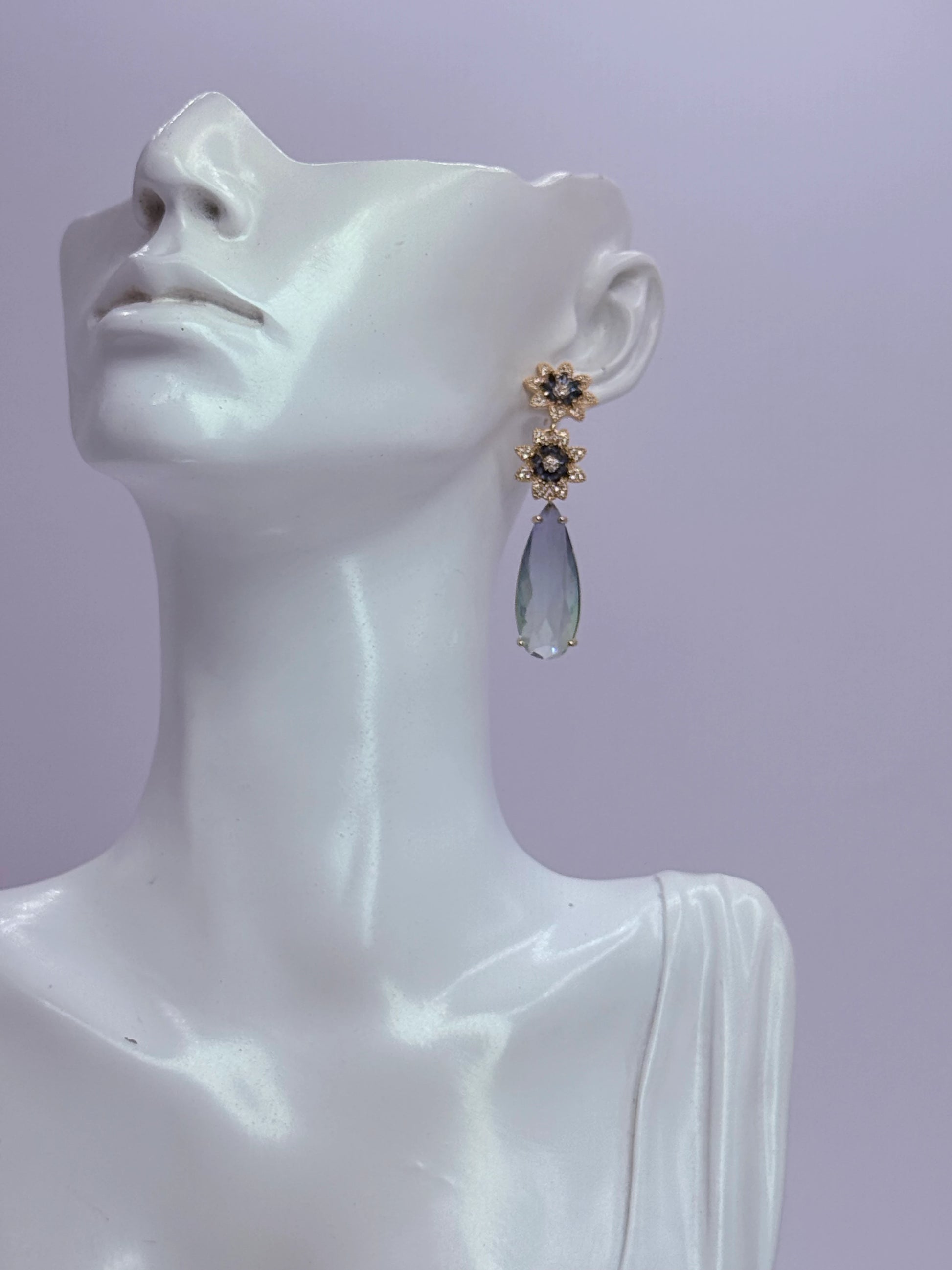 Aros flor doble circonitas azules gota bicolor degradé oro 18K - La Merced Joyas
