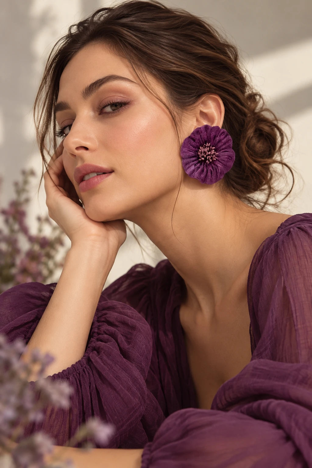 Aros maxi flor de terciopelo degradé violeta, grandes y livianos