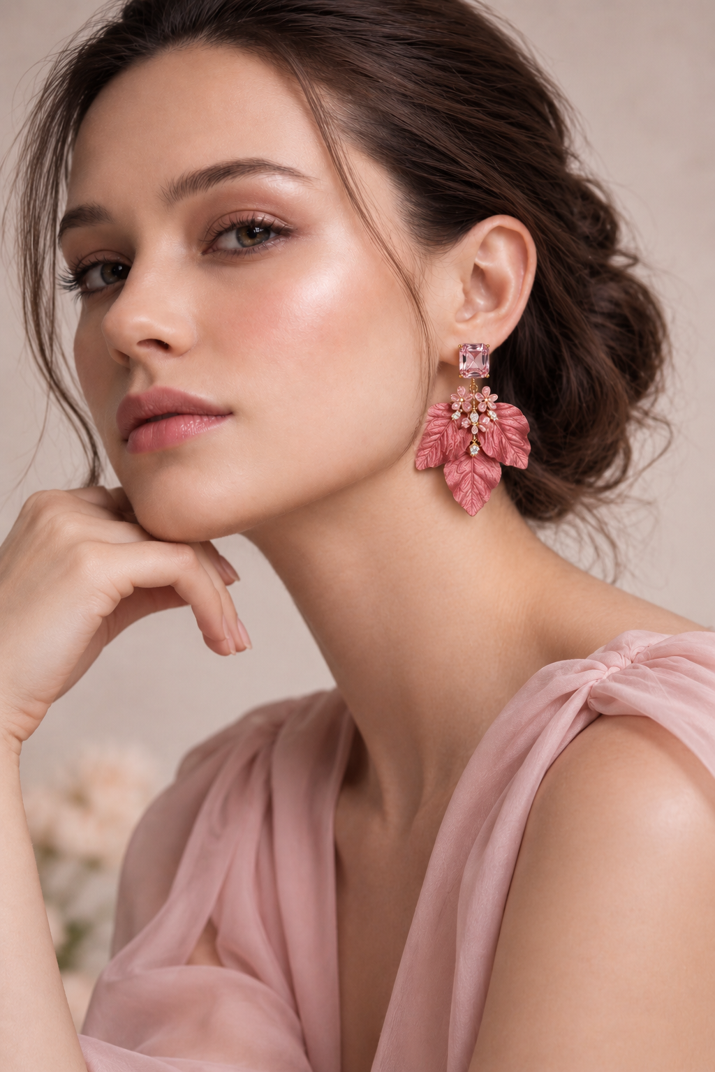 Aros hoja de terciopelo rosa con circones, grandes y livianos