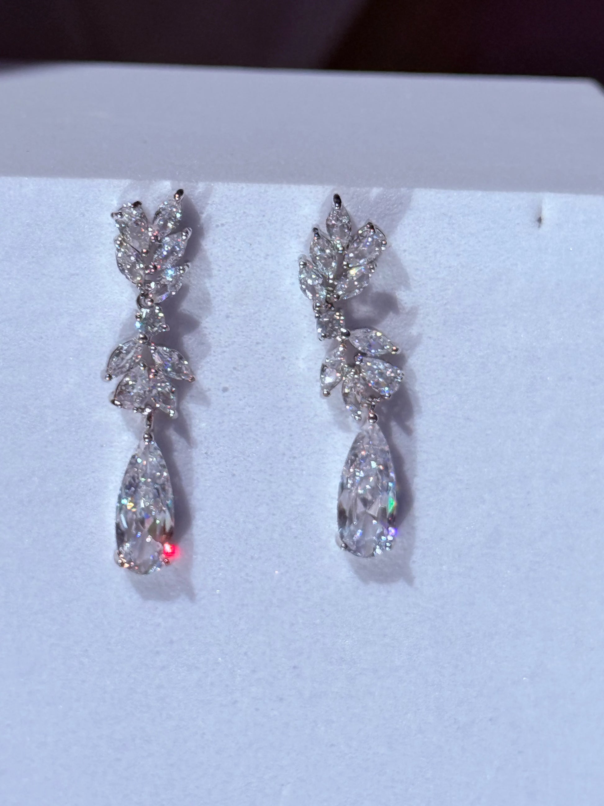 aros flor de circones con gota brillante plata 925 la merced joyas