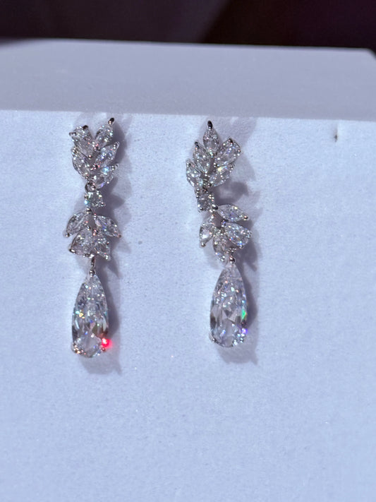 aros flor de circones con gota brillante plata 925 la merced joyas