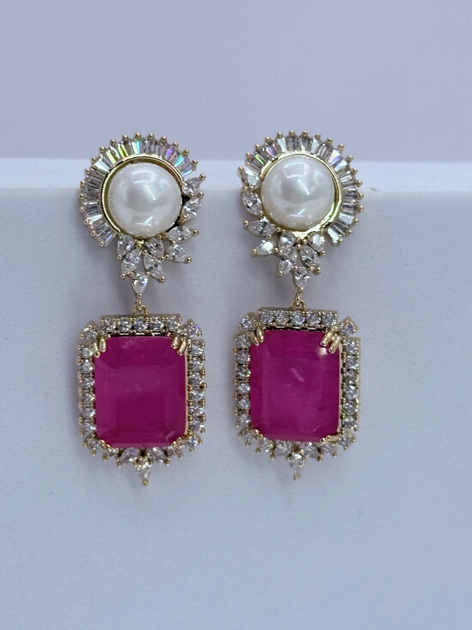 Aros circonitas perla shell colgante ágata fucsia oro 18K - La Merced Joyas
