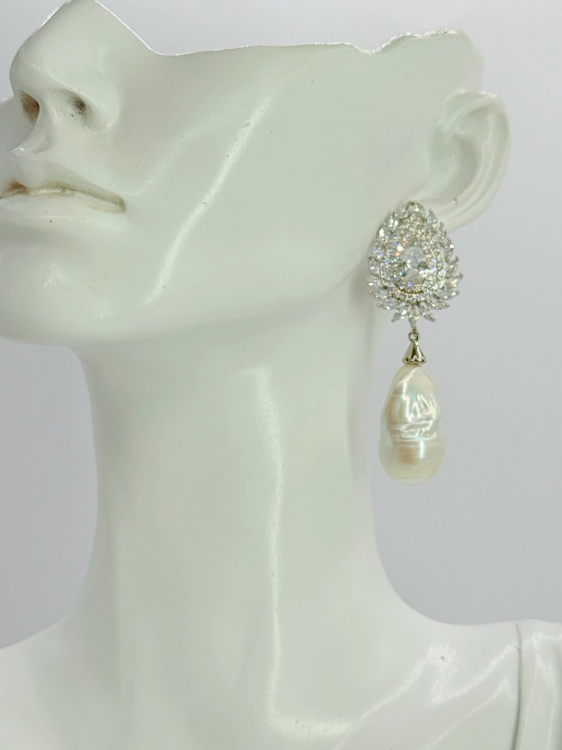 Aros novia circones plata rodinada con perla barroca natural