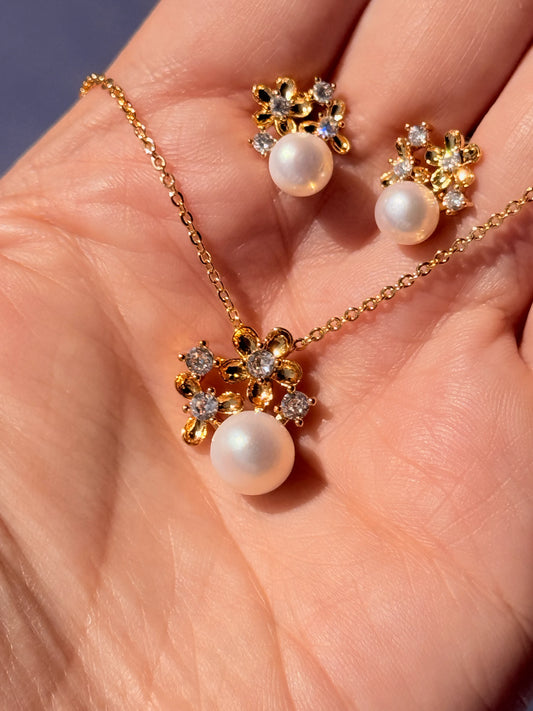 aros con perla natural y circones diseño floral joyería elegante