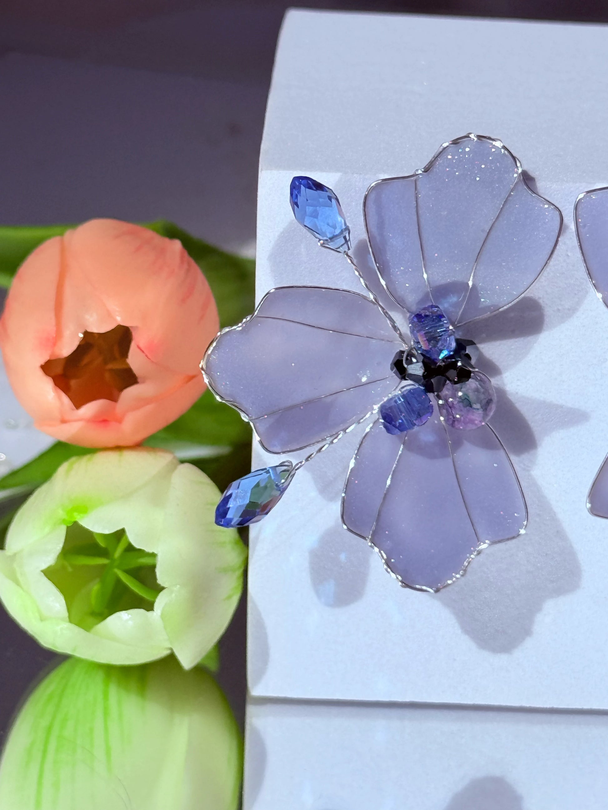 aros flor cristal azul con cristales checos En detalle 