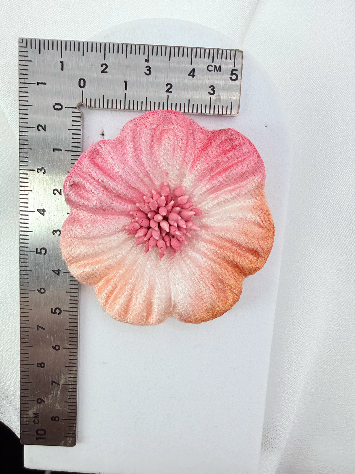 Aros maxi flor de terciopelo degradé rosa pastel, grandes y livianos