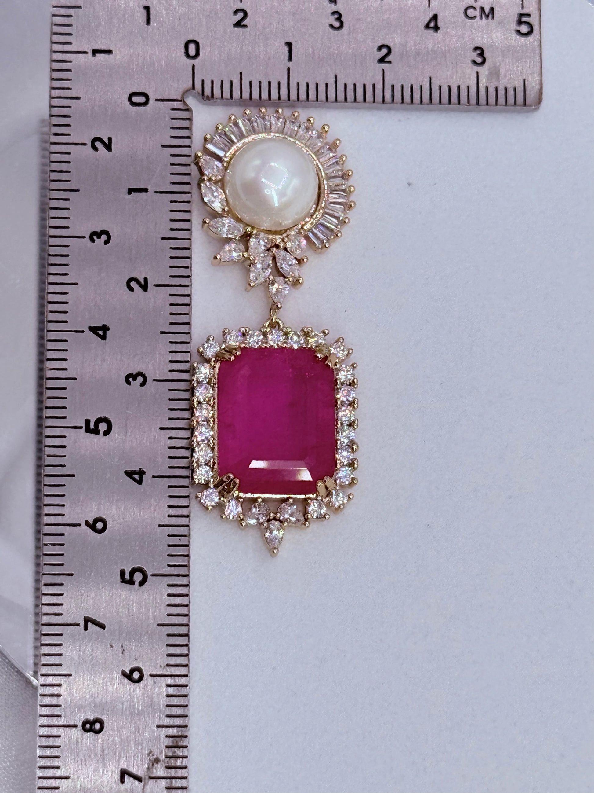 Aros circonitas perla shell ágata fucsia oro 18K - largo 4,8 cm - La Merced Joyas
