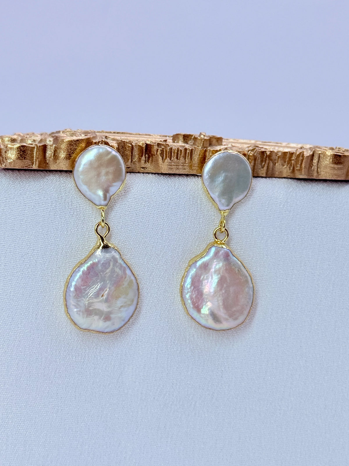 Aros de novia Bride to Be con doble perla barroca natural