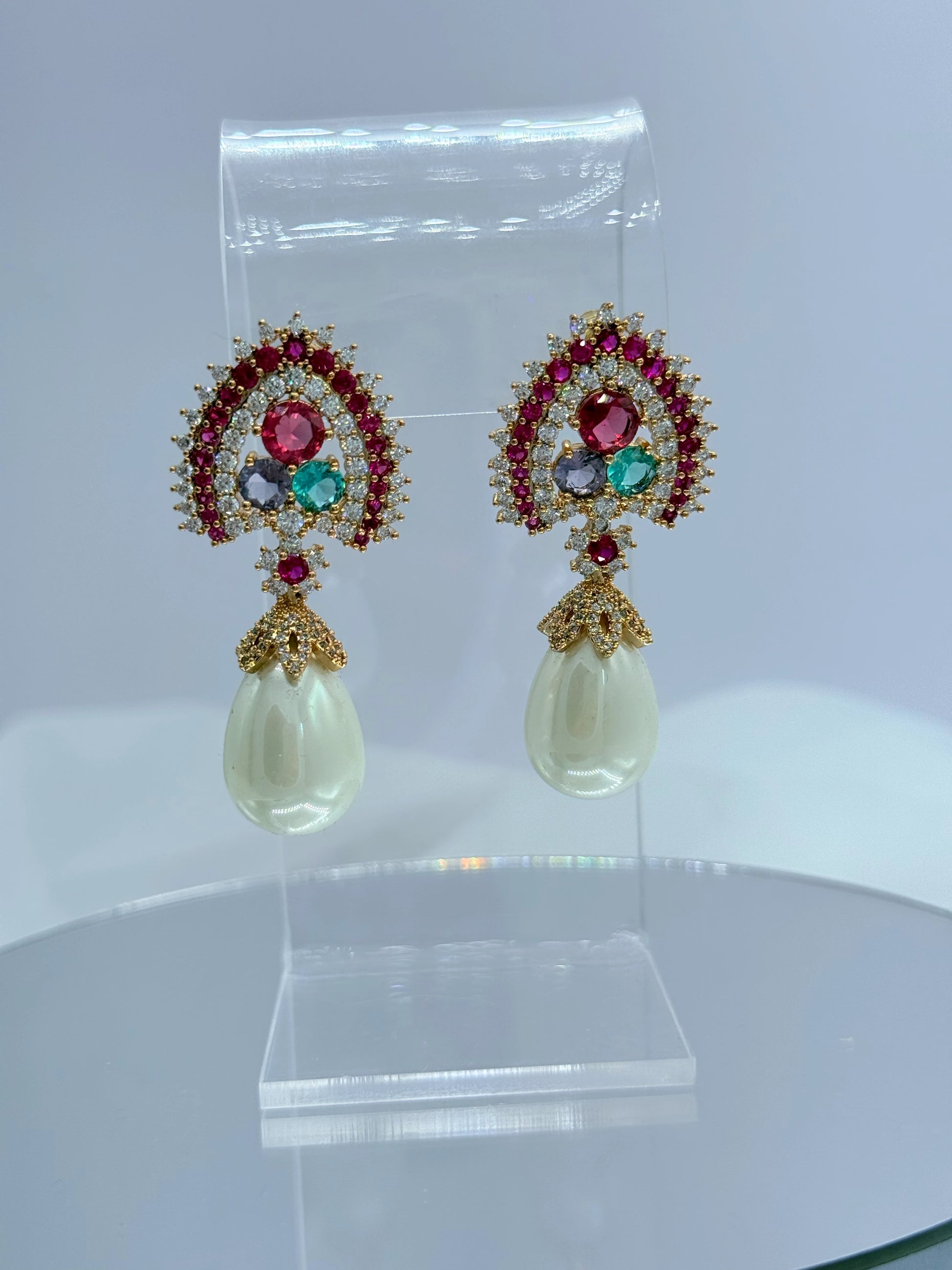 aros de fiesta con circones fucsia verde y perla shell