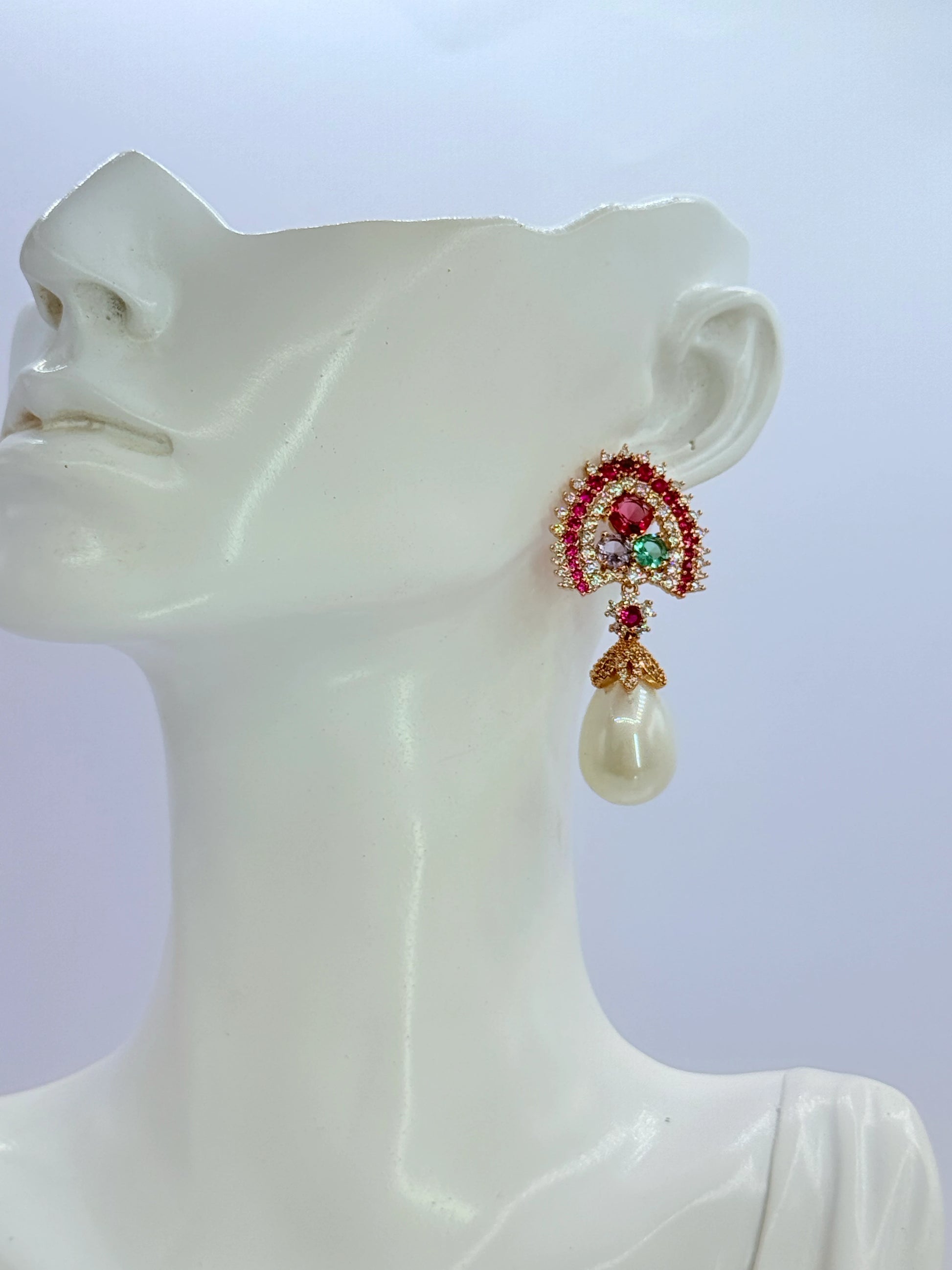 aros de fiesta con circones fucsia verde y perla shell