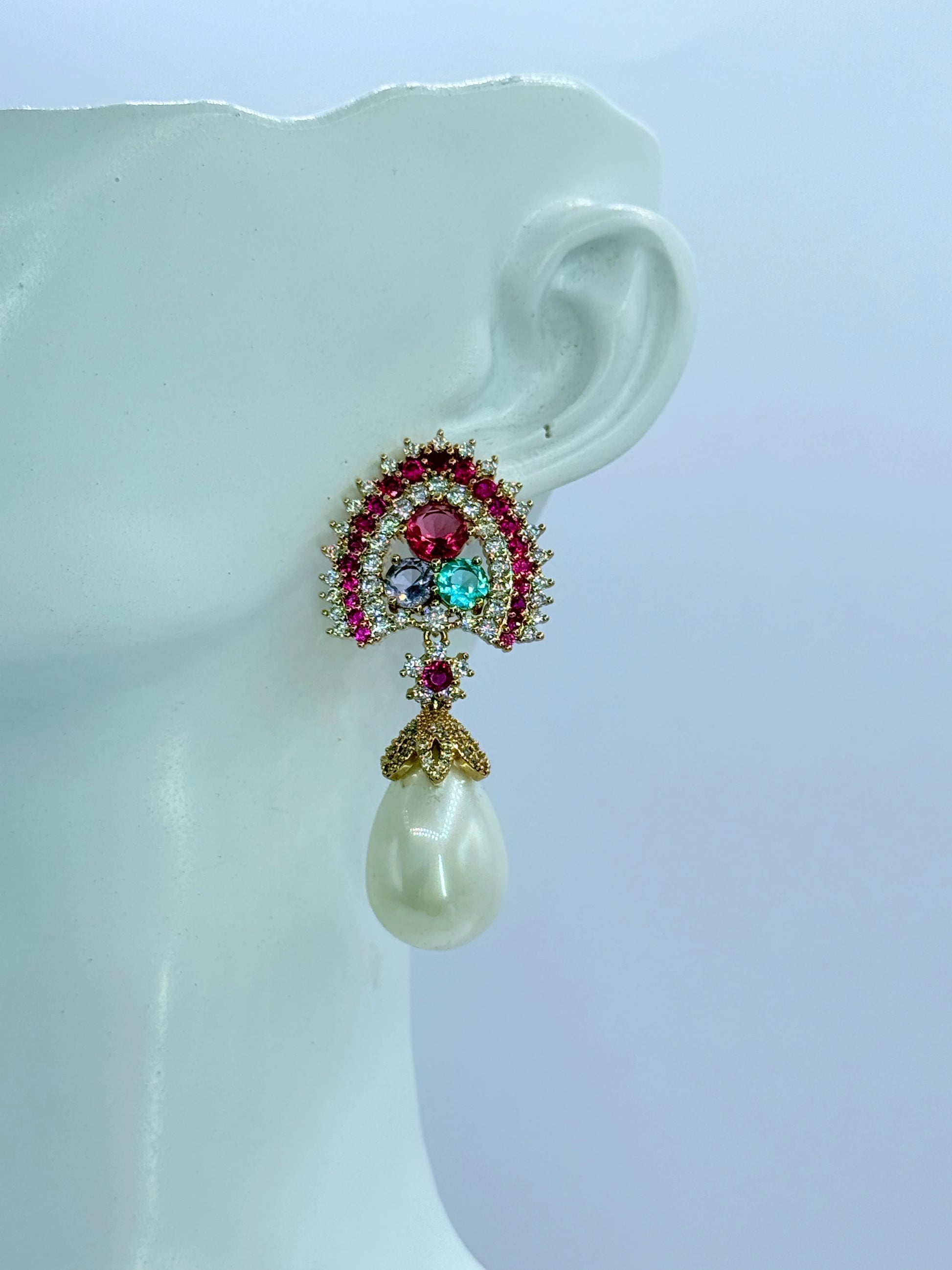 aros de fiesta con circones fucsia verde y perla shell
