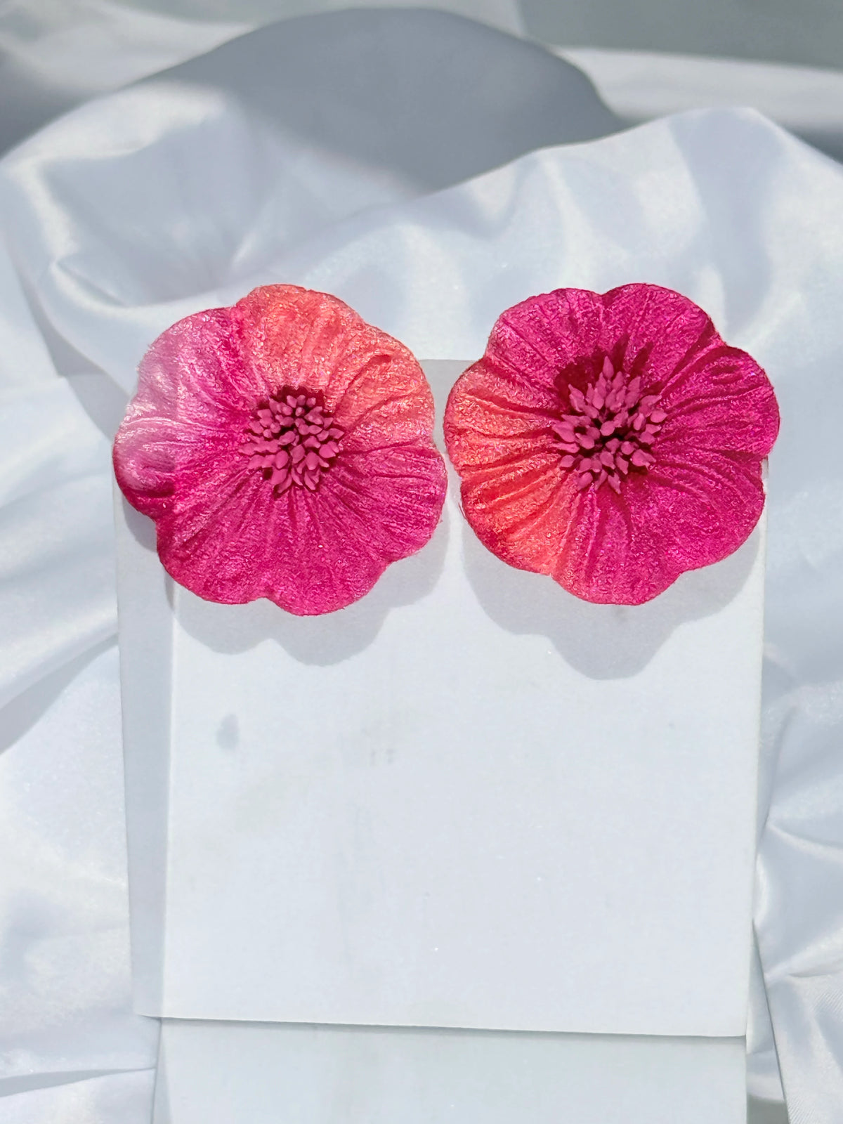 Aros Maxi Flor Terciopelo Degradé Fucsia Terciopelo pintado y trabajado a mano Muy livianos 