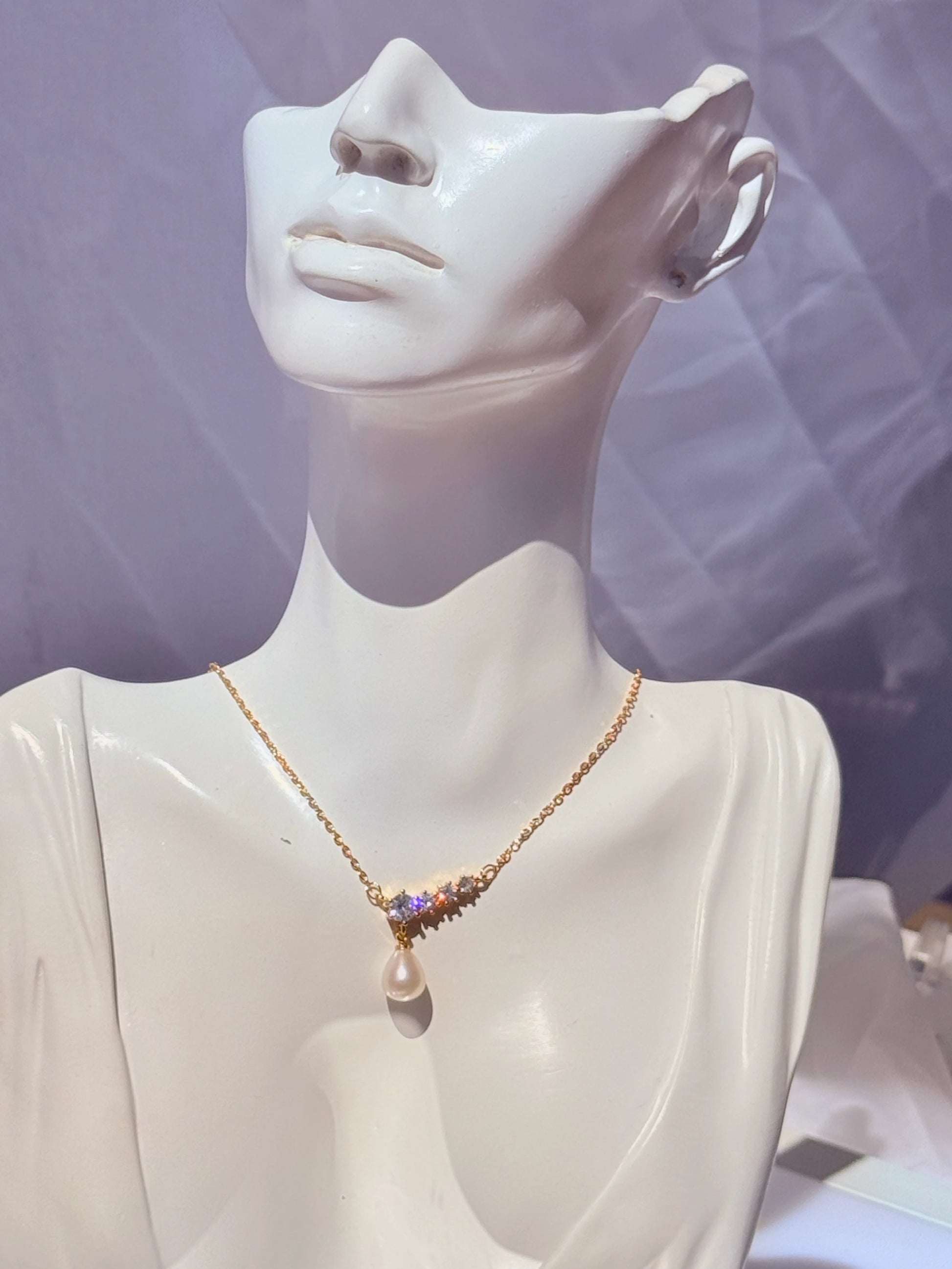 collar perla natural con circones baño oro 18k joyería elegante La Merced