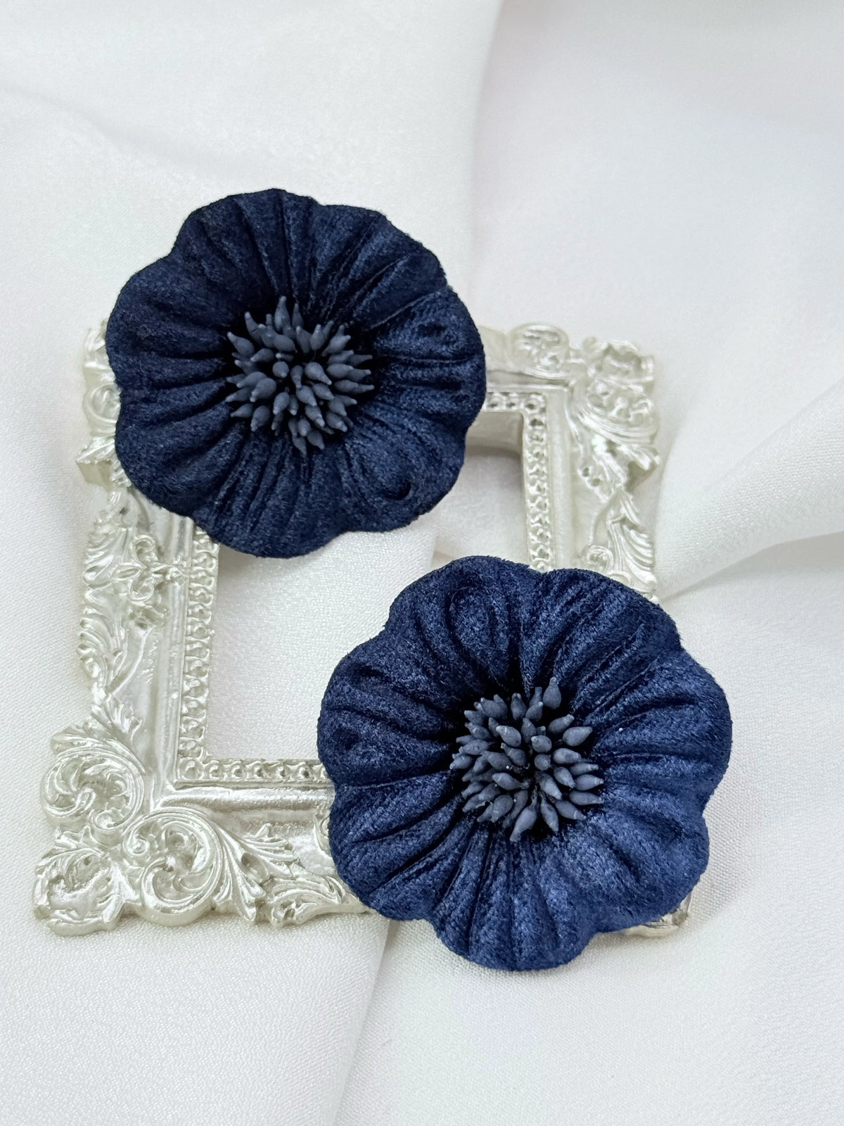 Aros maxi flor de terciopelo azul marino, grandes y livianos