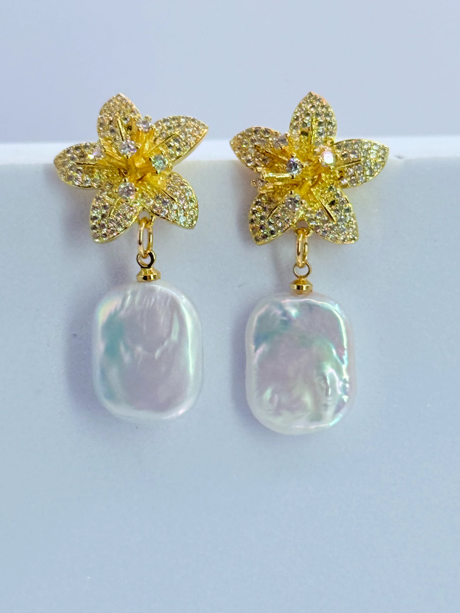 Aros novia aros flor con circones y perla barroca natural