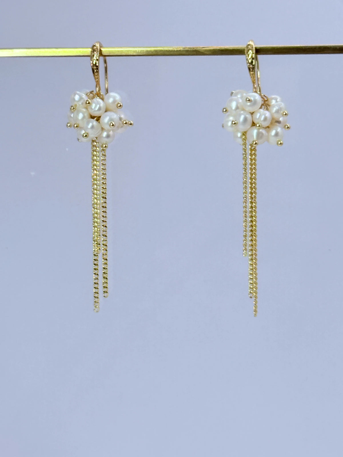 Aros racimo de perlas con cadenas colgantes