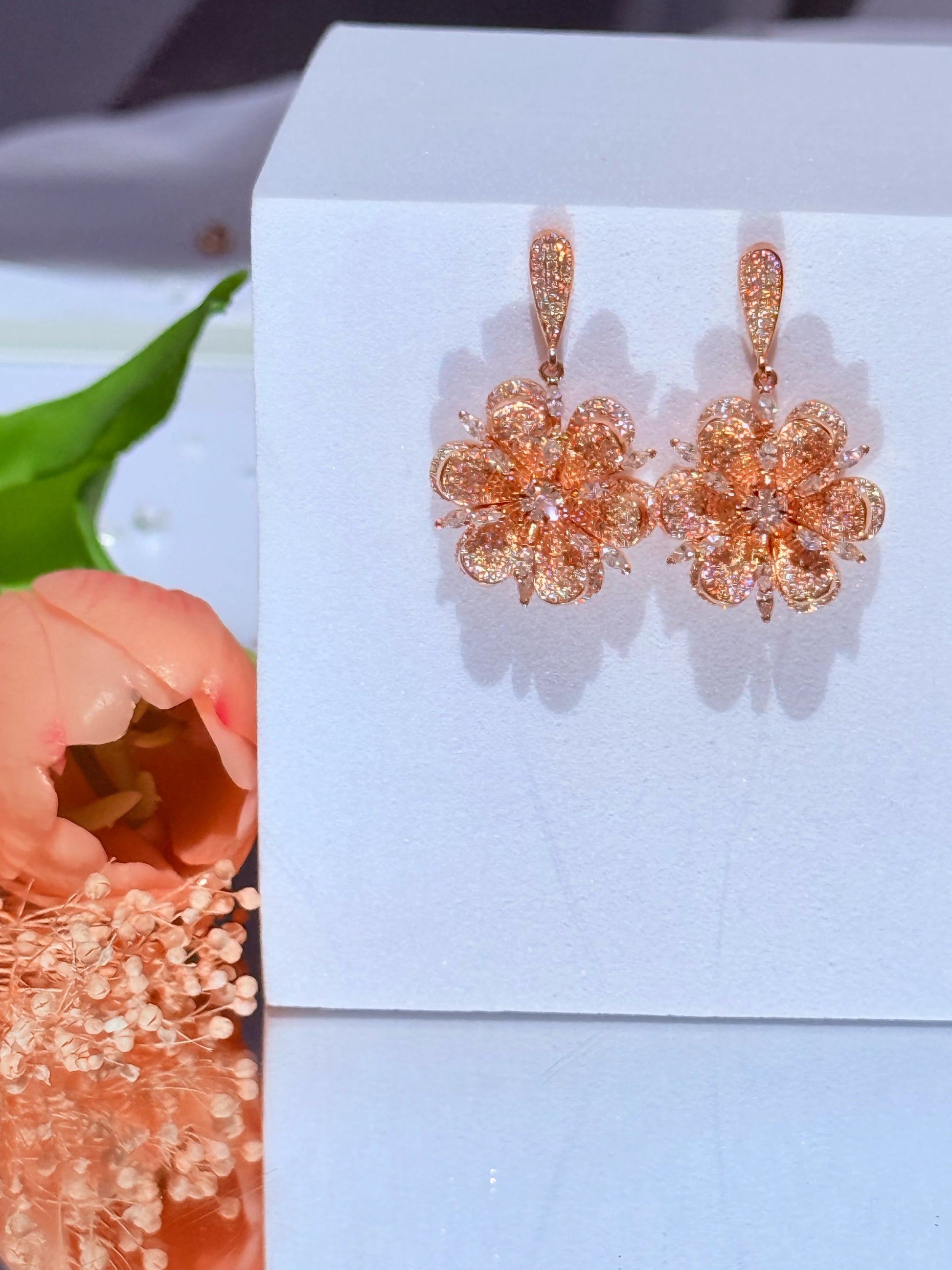 aros flor circones oro rosa joyería elegante La Merced Joyas