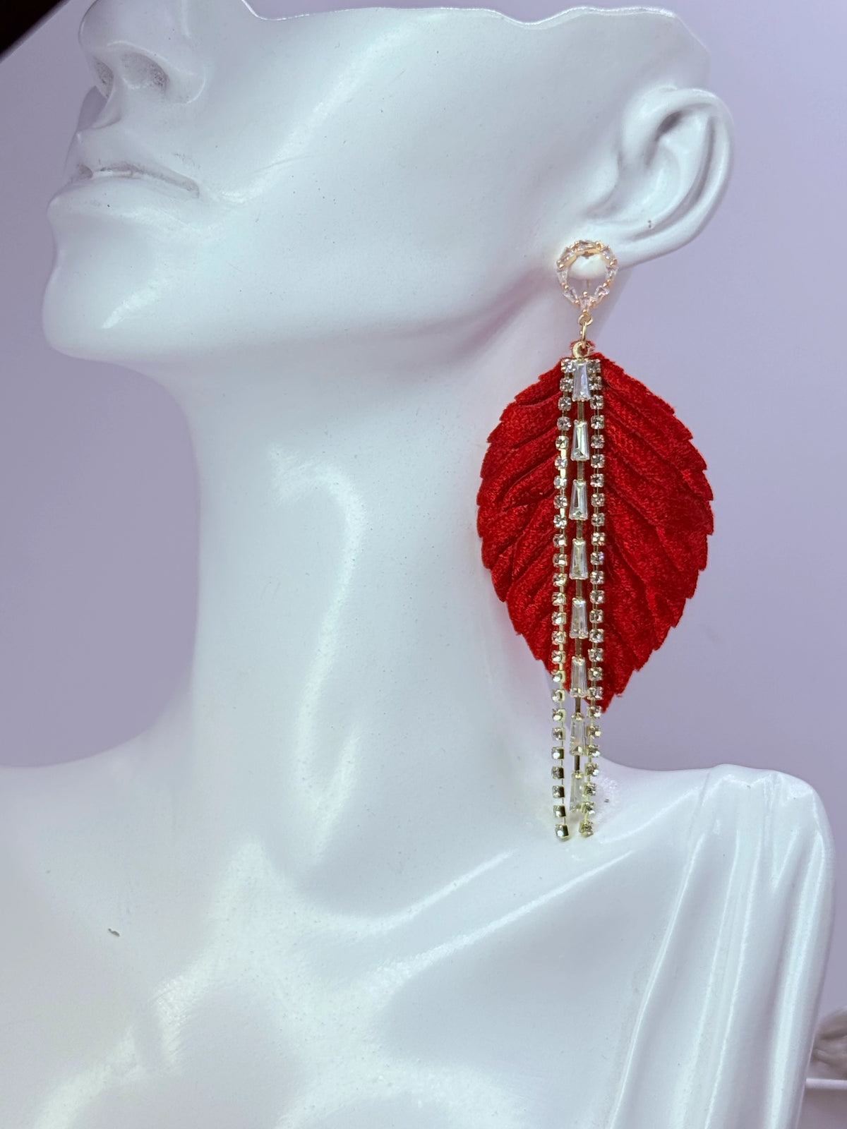 Aros hoja de terciopelo rojo con cascada de circones