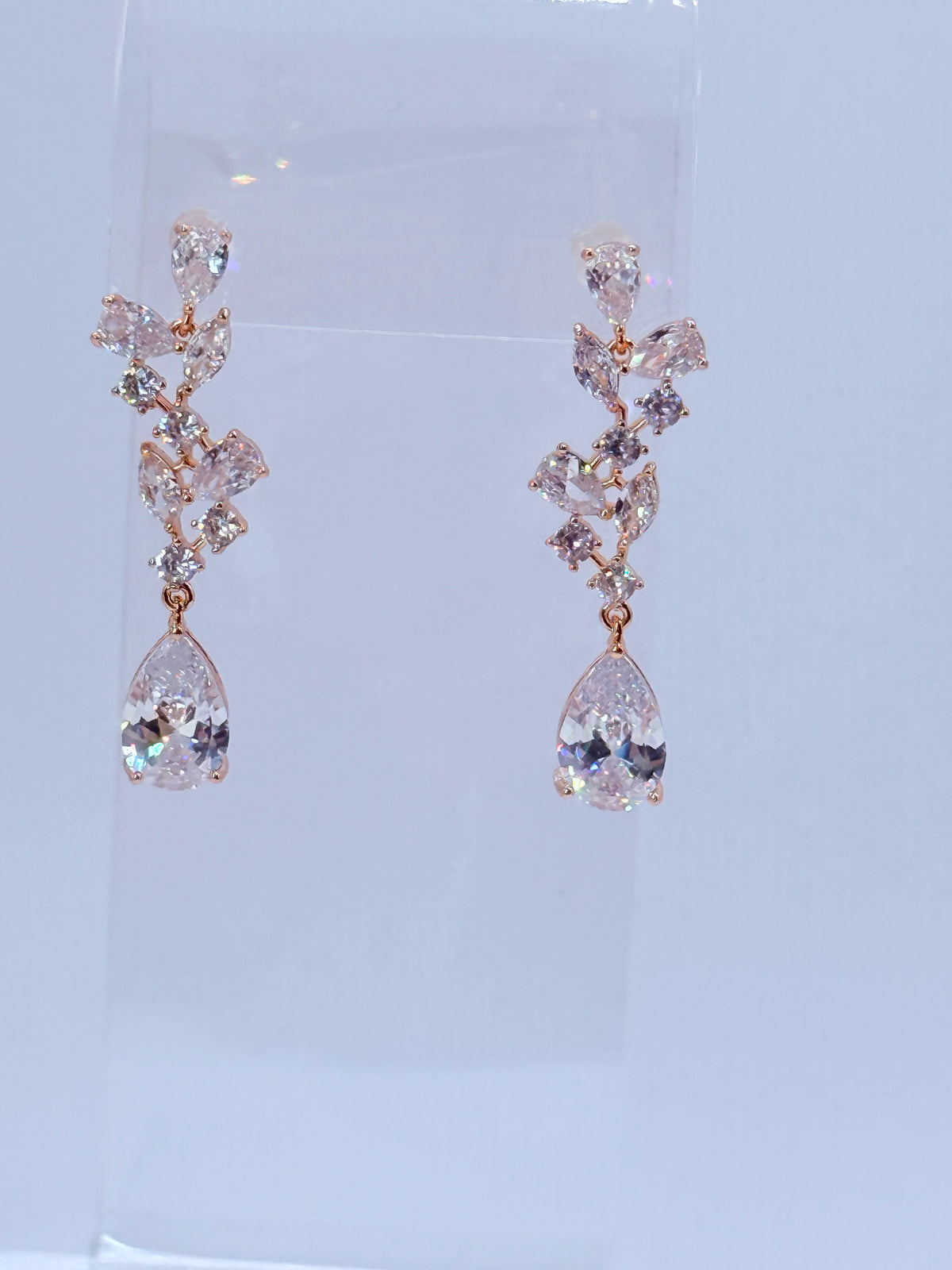 Aros hojas de circones con gota y baño de oro rosa