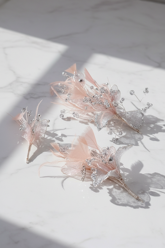Tocado de Novia Flores de Cristal y Plumas