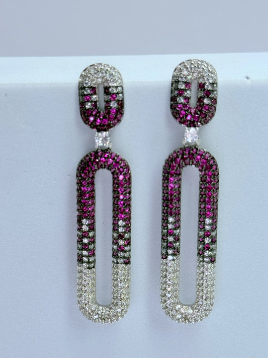 Aros Eslabón Oval Degradé Fucsia y Blanco en Metal Negro