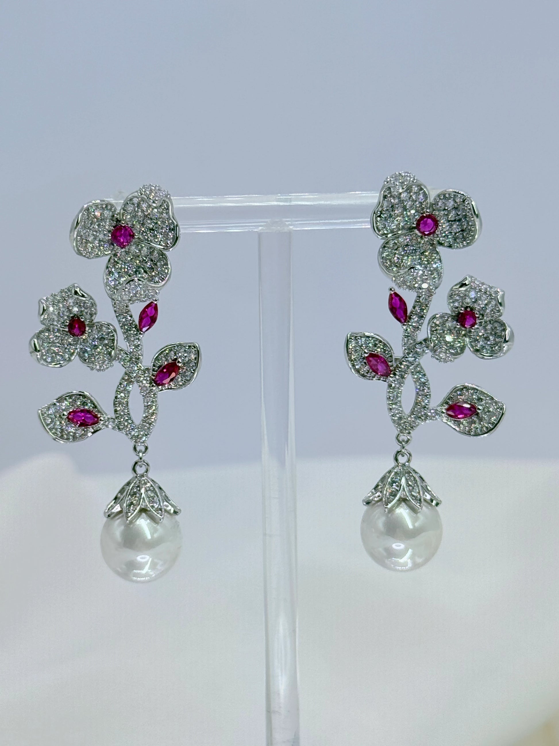 Aros florales plata 925 circones fucsia perla shell - largo 5,5 cm - La Merced Joyas
