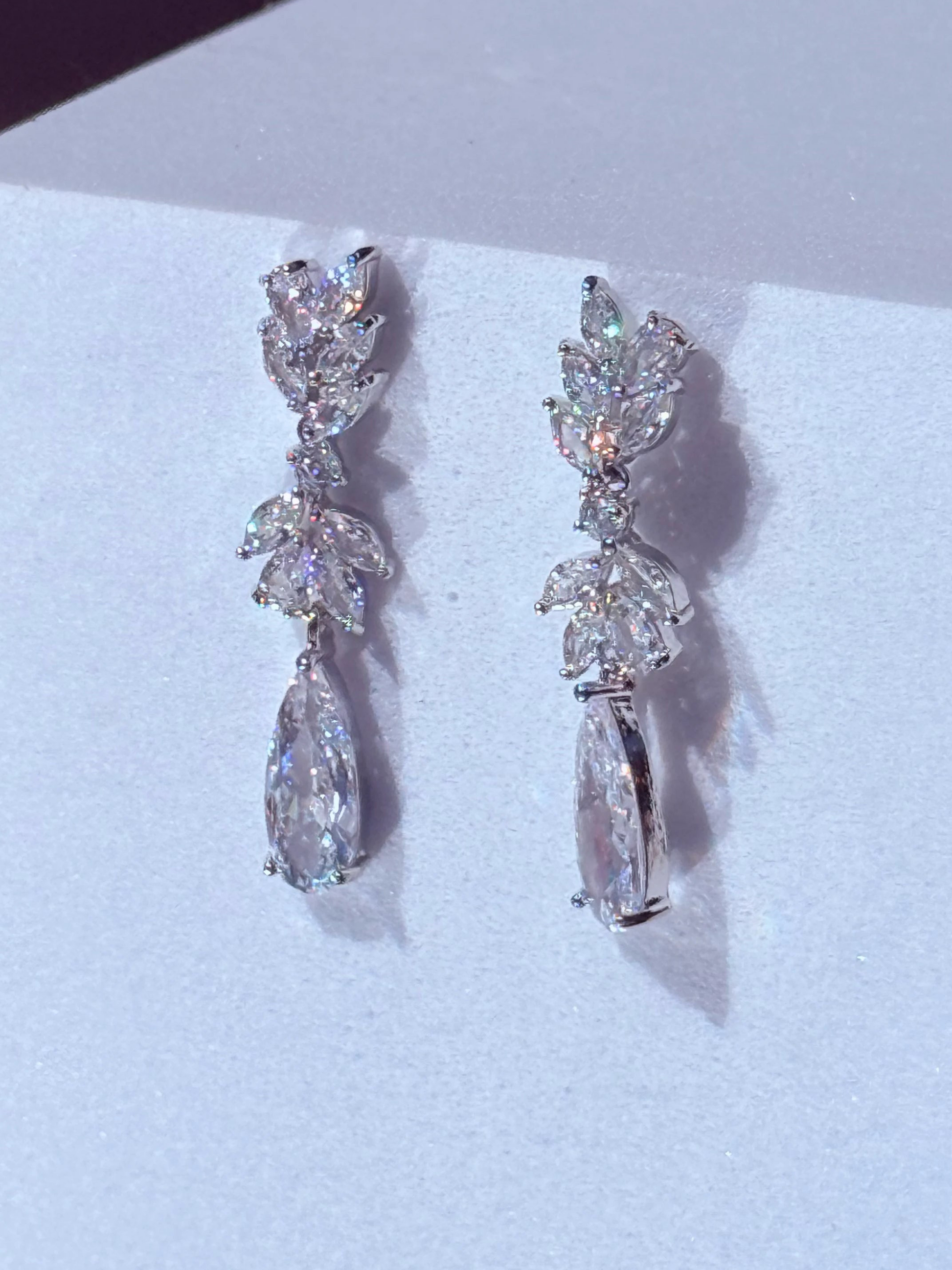 aros flor de circones con gota brillante plata 925 la merced joyas