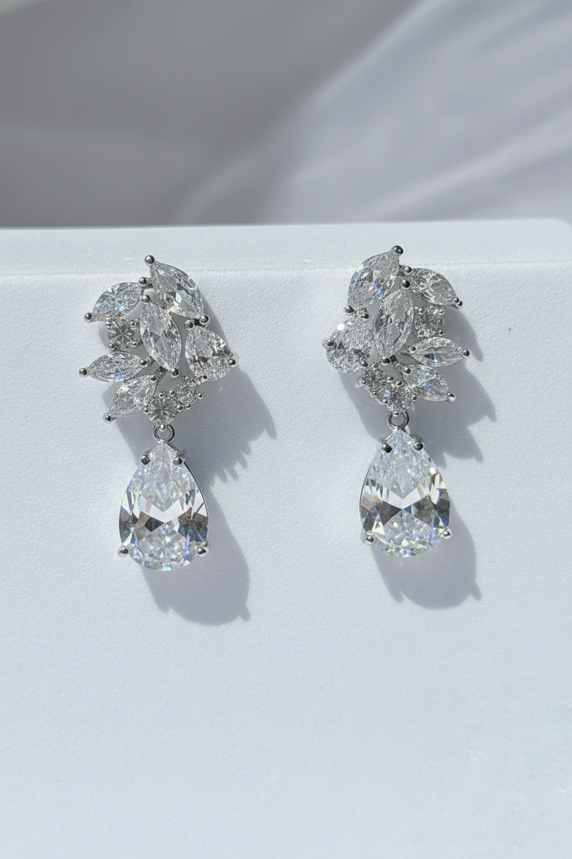 Aros de circón traslucido y gota de circón azul en plata 925 bañado en rodio 