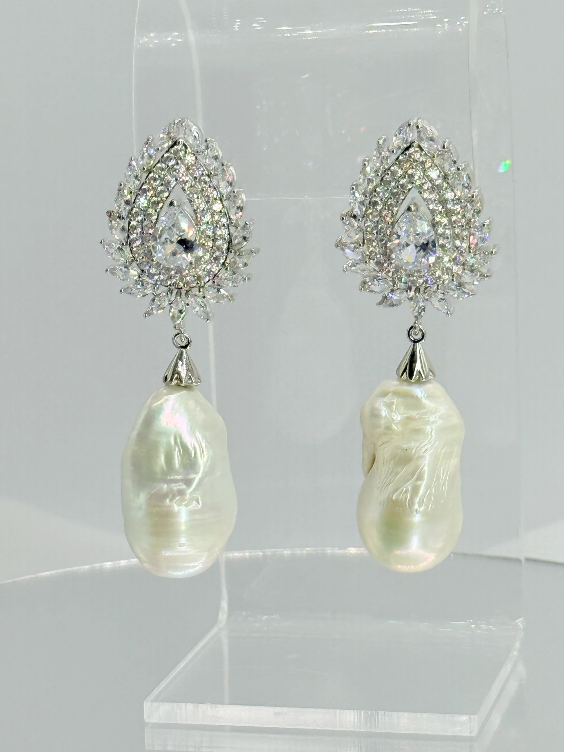 aros circones plata rodinada con perla barroca natural