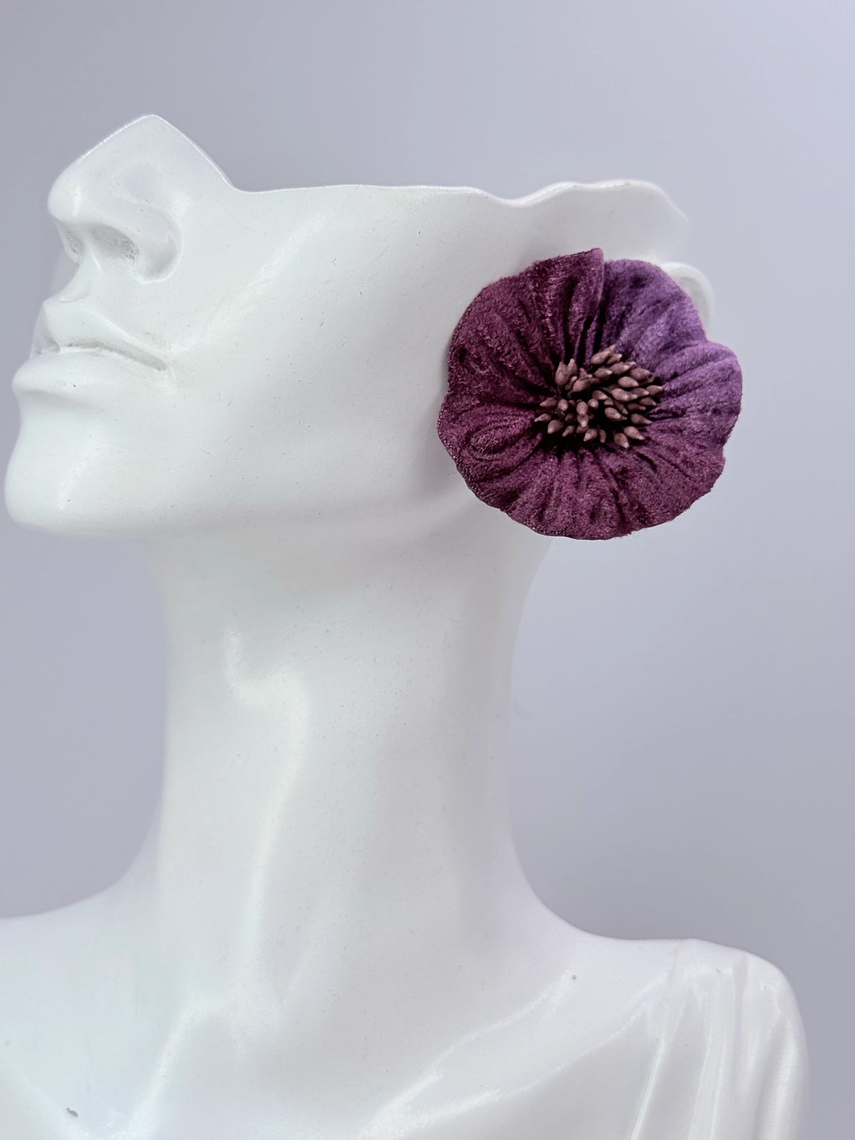 Aros maxi flor de terciopelo degradé violeta, grandes y livianos