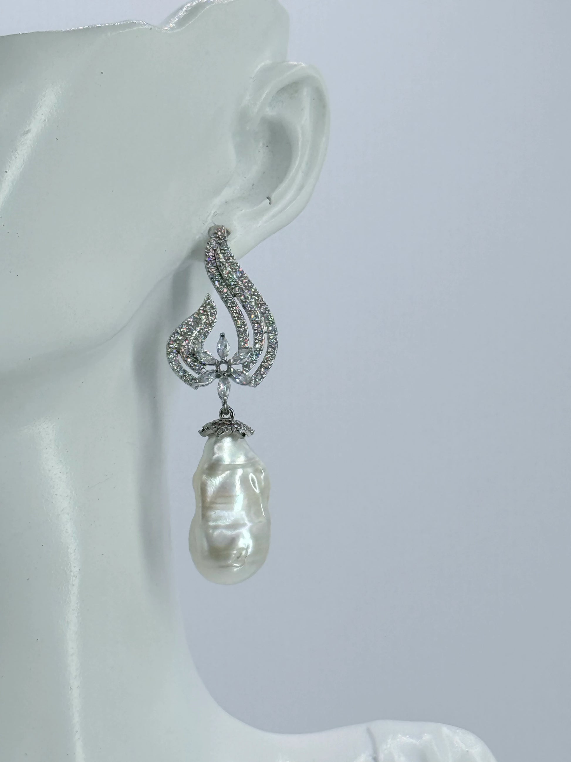 aros circones plata rodinada con perla barroca natural