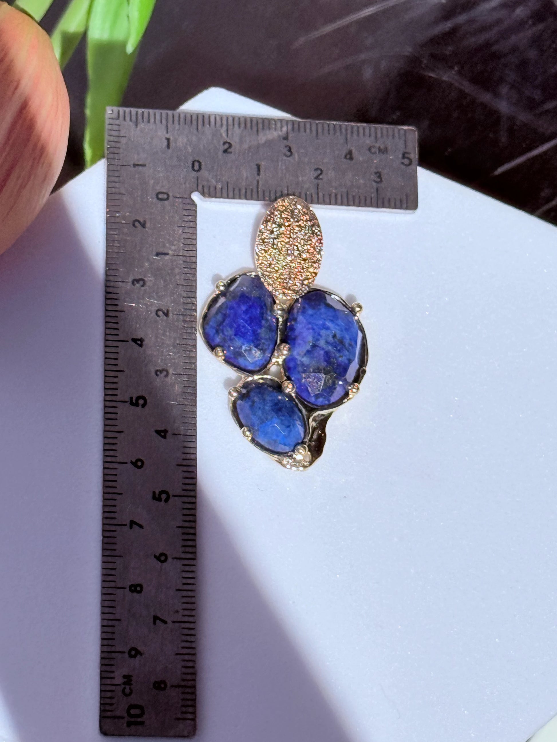 aros de lapislázuli natural bañados en oro 18K