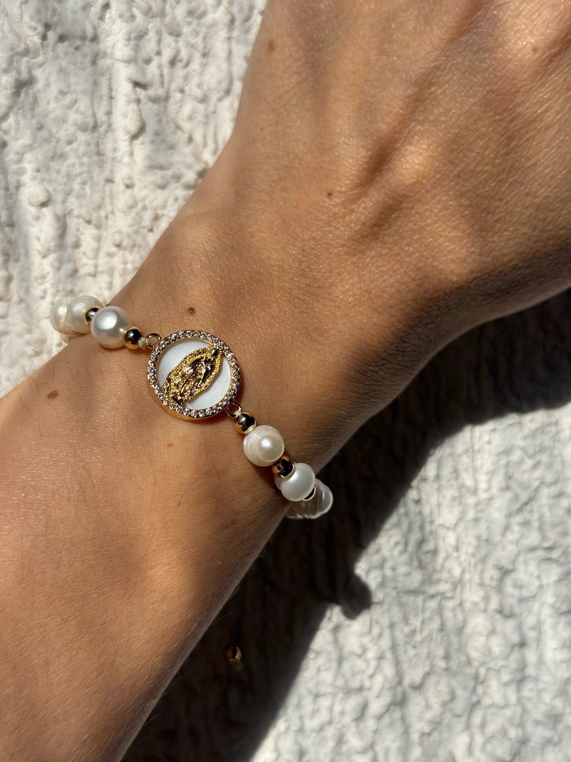 pulsera de virgen de nacar y perlas aturakes